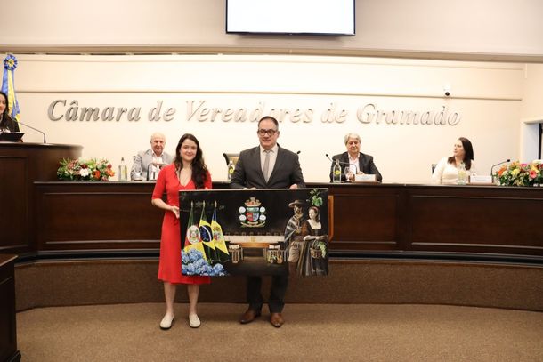 C&acirc;mara de Gramado recebe obra de Ana Birnbaum em homenagem &agrave; hist&oacute;ria do munic&iacute;pio