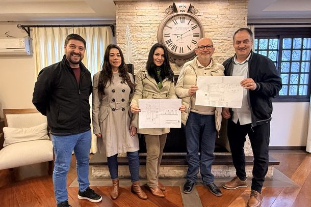 C&acirc;mara de Gramado recebe projeto para melhorar a acessibilidade na entrada do Legislativo