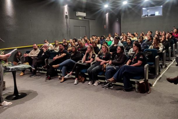 Educadores de Nova Petr&oacute;polis participam de capacita&ccedil;&atilde;o e apresentam "Mochila Itinerante"