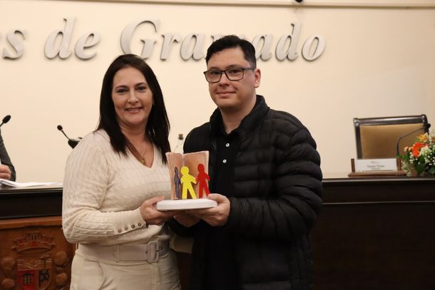 Escola Pedro Zucolotto conquista 1&deg; lugar no 6&ordm; Trof&eacute;u Professor Destaque do Legislativo