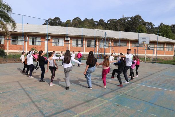 Escolas municipais de Canela oferecem 16 oficinas culturais e esportivas