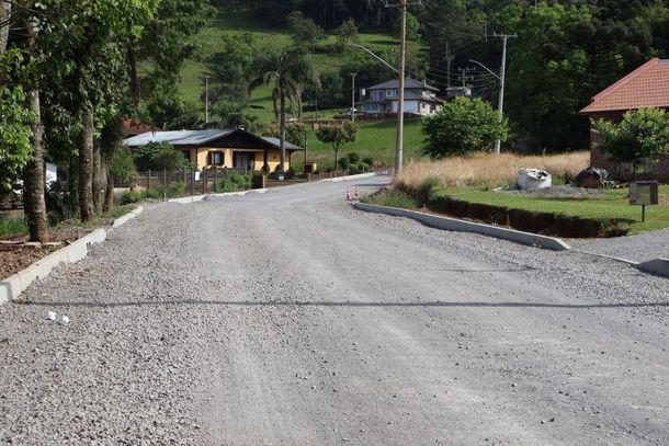 Estradas do interior de Nova Petr&oacute;polis recebem melhorias e pavimenta&ccedil;&atilde;o no m&ecirc;s de outubro