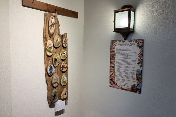 Exposi&ccedil;&atilde;o de Janette M&uuml;ller de Oliveira une arte, natureza e mem&oacute;ria na C&acirc;mara de Gramado