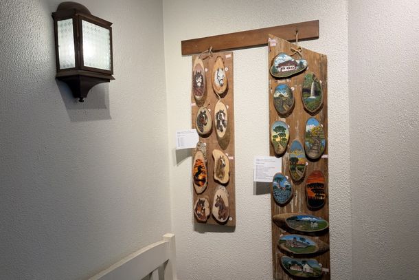 Exposi&ccedil;&atilde;o de Janette M&uuml;ller de Oliveira une arte, natureza e mem&oacute;ria na C&acirc;mara de Gramado