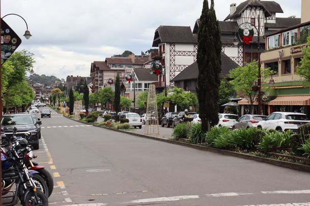 Feriado prolongado e ruas decoradas para o Natal Luz devem movimentar o turismo em Gramado