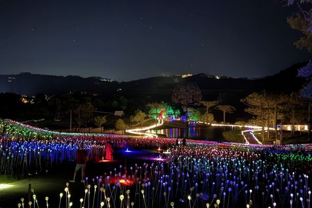 Sunset Lumni + Luau promete unir m&uacute;sica, gastronomia e espet&aacute;culo de luzes em Gramado