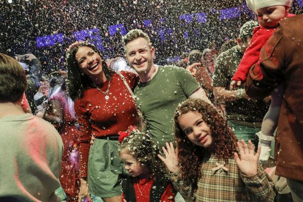Grande Desfile de Natal emociona o p&uacute;blico na estreia do 41&deg; Natal Luz de Gramado