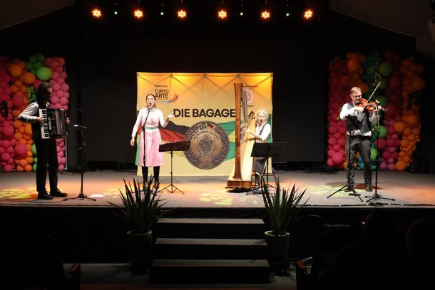 Grupo alem&atilde;o Die Bagage realiza apresenta&ccedil;&atilde;o musical internacional em Nova Petr&oacute;polis