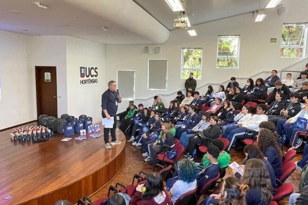 Mais de mil estudantes exploram possibilidades de carreira no UCS Talk Profiss&otilde;es