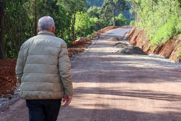 Munic&iacute;pio de Nova Petr&oacute;polis inicia pavimenta&ccedil;&atilde;o da Estrada Municipal Caminho Pomerano