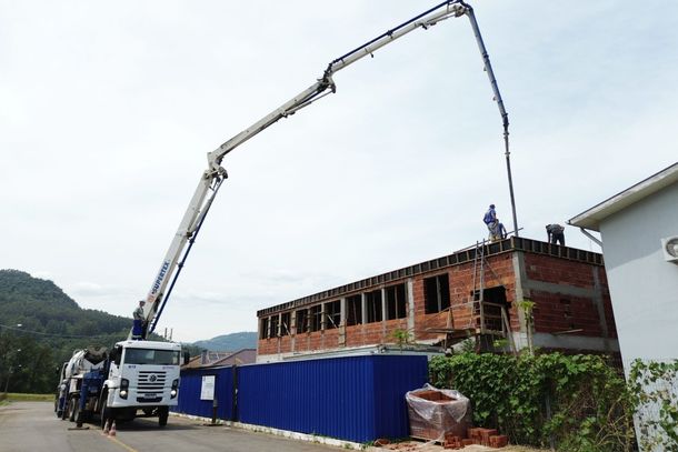 Obras de amplia&ccedil;&atilde;o e reforma da Escola Santa Joana Francisca avan&ccedil;am em Picada Caf&eacute;