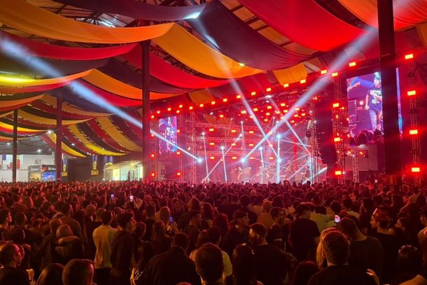 Oktoberfest Hort&ecirc;nsias encerra nesta sexta-feira (2) com tr&ecirc;s shows nacionais em Gramado