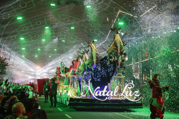 Gramado transforma-se em um parque natalino a c&eacute;u aberto no Natal mais longo do mundo.