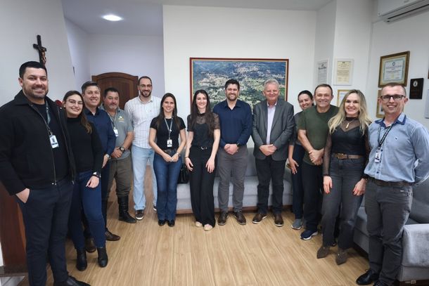 Prefeito Daniel transmite cargo para vice-prefeito Alexandre, em Nova Petr&oacute;polis