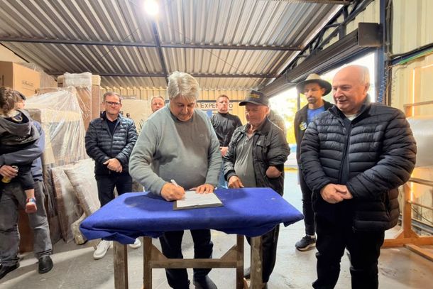 Prefeito Nestor Tissot anuncia pavimenta&ccedil;&atilde;o para a Linha H&ouml;rlle, em Gramado