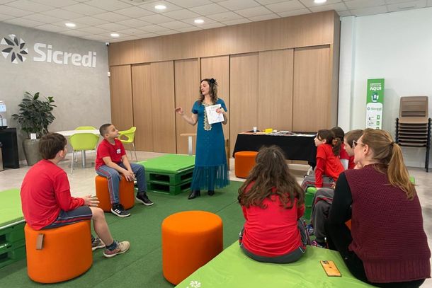 Projeto de conta&ccedil;&atilde;o de hist&oacute;rias estimula a imagina&ccedil;&atilde;o de alunos em Picada Caf&eacute;