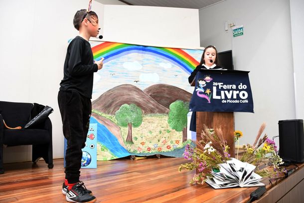 Sarau Liter&aacute;rio marca abertura da 26&ordf; Feira do Livro de Picada Caf&eacute;