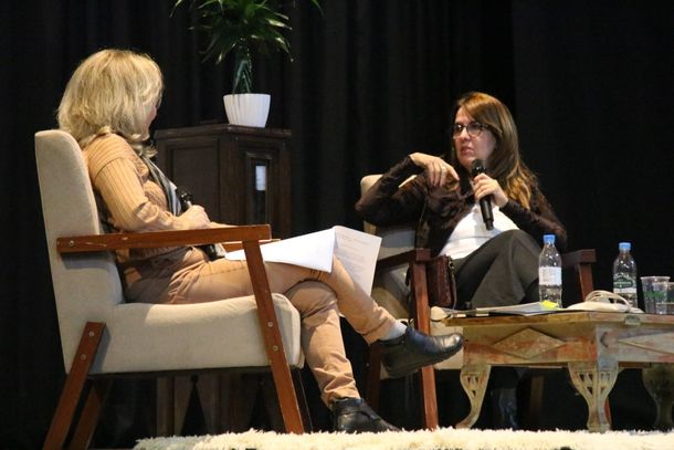 Talk show com Martha Medeiros &eacute; destaque na Feira do Livro de Canela