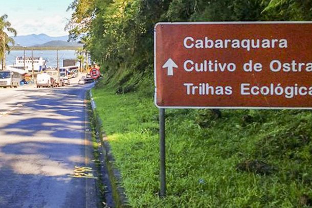 Estrada de acesso &eacute; pela direita do acesso a travessia de Guaratuba