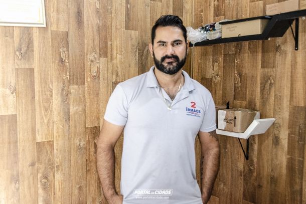 Cristiano Spindola atende na Refrigera&ccedil;&atilde;o 2 Irm&atilde;os