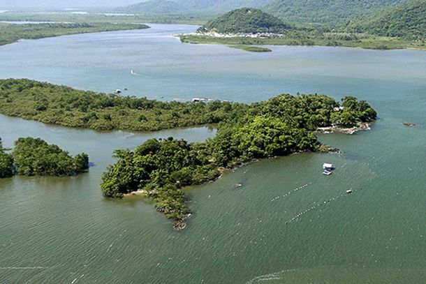 Ilha da Pescaria na Ba&iacute;a de Guaratuba 