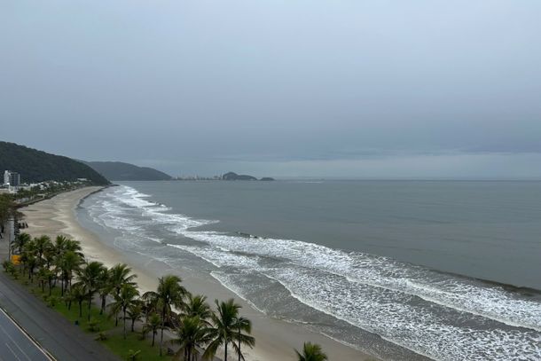 Manh&atilde; de quinta-feira(30) na praia central de Guaratuba Pr