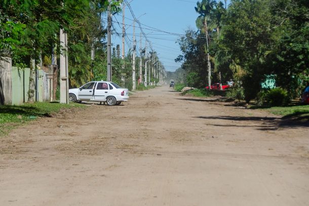 Rua Rui Barbosa no bairro Pi&ccedil;arras &eacute; uma das vias que recebera asfalto ligando at&eacute; o Carvoeiro.