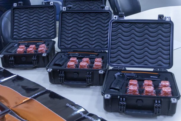 Guarda Municipal de Guaratuba recebe oito kits de dispositivos el&eacute;tricos incapacitantes