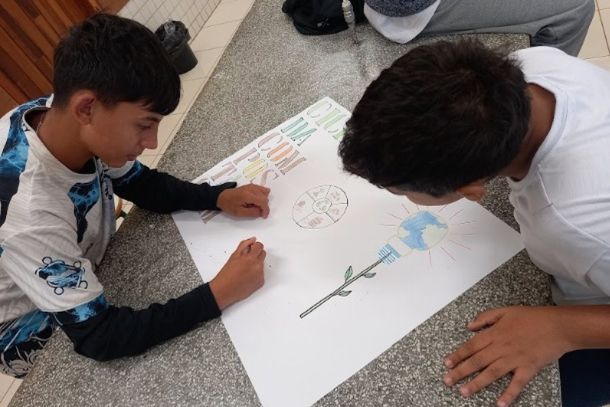 Estudantes do clube produzem cartaz de conscientiza&ccedil;&atilde;o sobre o ciclo da composteira