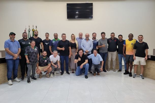 Secret&aacute;rios Municipais de Esporte reunidos em Ibaiti, no Encontro da Amunorp.