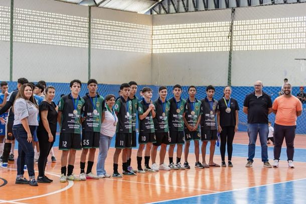 Encerramento dos 72&ordm; Jogos Escolares reuniu atletas, equipes e comunidade em celebra&ccedil;&atilde;o ao esporte, com destaque para os campe&otilde;es e o esp&iacute;rito esportivo das competi&ccedil;&otilde;es.