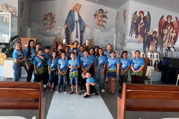 Alunos em visita ao Santu&aacute;rio Sagrado Cora&ccedil;&atilde;o de Jesus