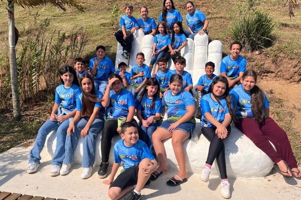 Alunos em visita ao Santu&aacute;rio da Medalha Milagrosa