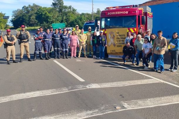 A&ccedil;&atilde;o integrada do Maio Amarelo re&uacute;ne DETRAN-PR, Pol&iacute;cia Militar, Corpo de Bombeiros, SAMU e agentes comunit&aacute;rios de sa&uacute;de.