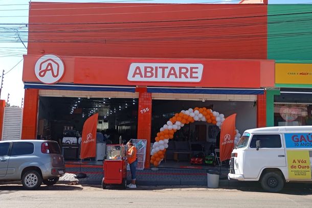 Nova unidade da Abitare foi inaugurada nesta quinta-feira em Curi&uacute;va, movimentando o Centro da cidade com promo&ccedil;&otilde;es, brindes e atendimento ao p&uacute;blico.