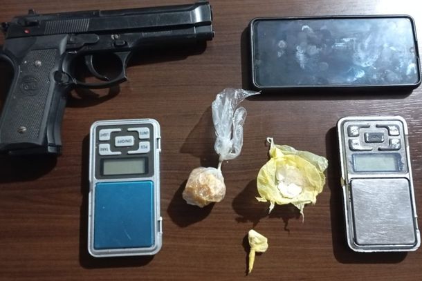 Objetos apreendidos pela Pol&iacute;cia Militar durante a ocorr&ecirc;ncia registrada em Joaquim T&aacute;vora.