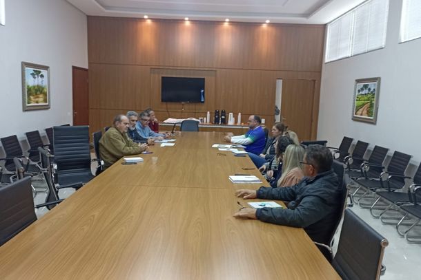 Reuni&atilde;o na Prefeitura de Ibaiti trata das 118 casas do M&atilde;e Rainha II e dos 200 apartamentos no Conjunto Sofia.