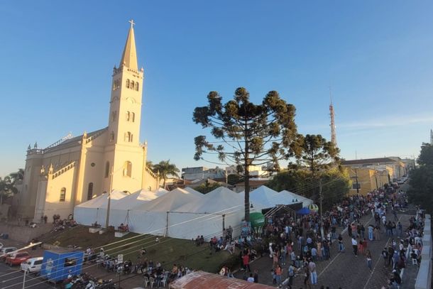 Aproximadamente 3 mil visitantes prestigiaram a 11&ordf; Festa da Batata Recheada e do Milho Verde, realizada em 2025.