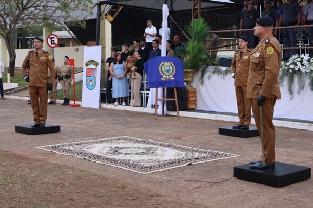 Tenente-coronel Carlos Ricelle Leal assume oficialmente o comando do 2&ordm; BPM durante solenidade em Jacarezinho.