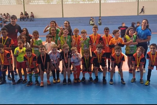 Atletas da categoria Kids (5 e 6 anos) representam o in&iacute;cio da forma&ccedil;&atilde;o esportiva e cidad&atilde; promovida pela ONG Ibaiti Esportes Sem Fronteiras.