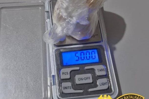 Pol&iacute;cia Militar apreendeu drogas e outros materiais durante a ocorr&ecirc;ncia em Siqueira Campos.