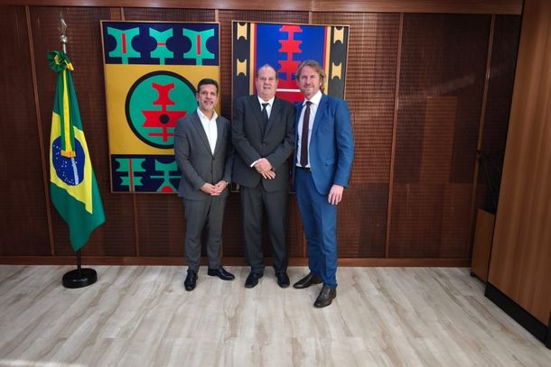 O ministro da Educa&ccedil;&atilde;o, Leonardo Barchini, Prefeito Bet&atilde;o e deputado Zeca Dirceu durante audi&ecirc;ncia em Bras&iacute;lia que tratou da implanta&ccedil;&atilde;o de um campus do IFPR em Ibaiti.
