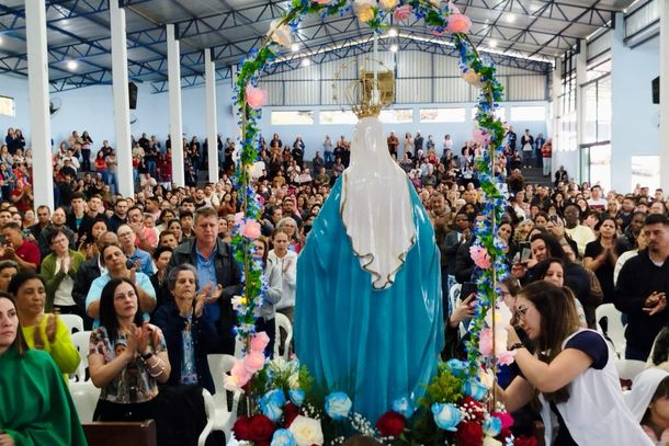 Confira a GALERIA DE FOTOS e veja os momentos especiais da celebra&ccedil;&atilde;o de Maria Passa &agrave; Frente.