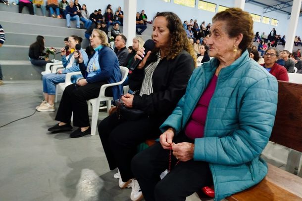 Missa de Maria Passa &agrave; Frente re&uacute;ne cerca de 2,5 mil pessoas com b&ecirc;n&ccedil;&atilde;o das rosas