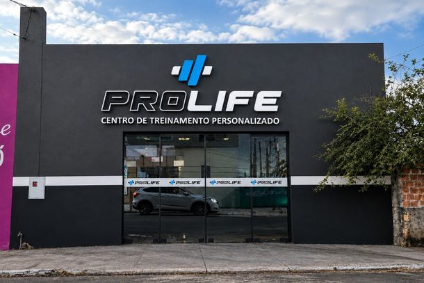 Lucas Lopes dos Reis, fundador da PROLIFE, inaugura a segunda unidade da empresa no s&aacute;bado (17), em Japira.