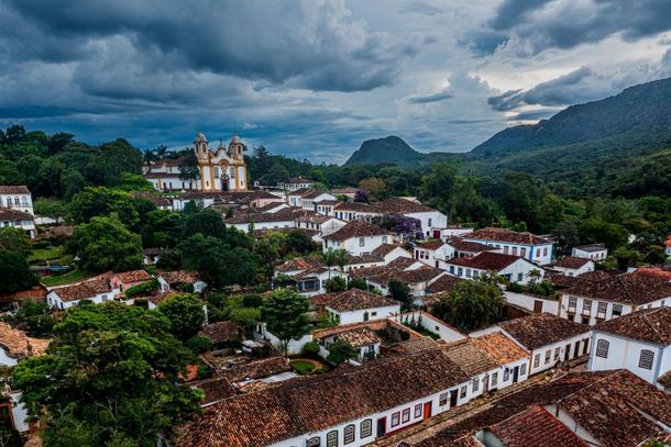 Tiradentes com as montanhas ao fundo