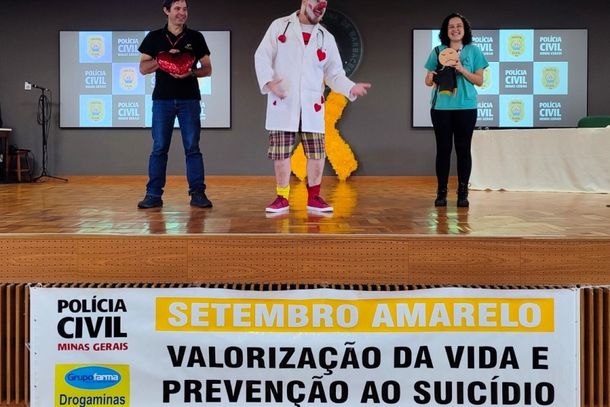 Dr. Falador e a aluna vencedora Lorena de Oliveira
