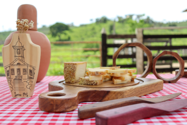 Queijo Minas Artesanal pronto pra degusta&ccedil;&atilde;o