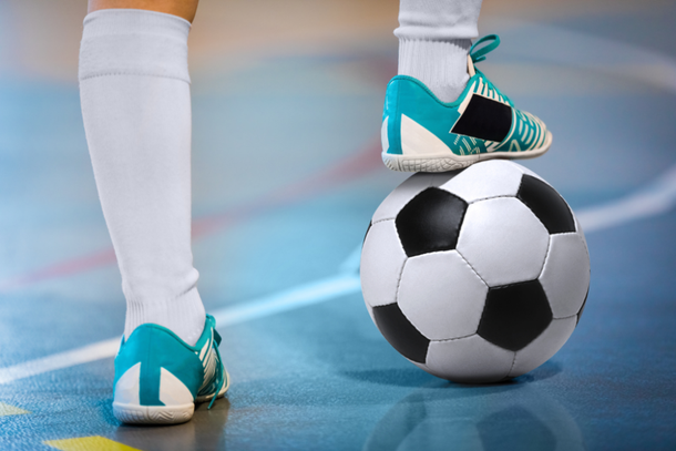Jogos acontecem na quadra municipal, com entrada franca