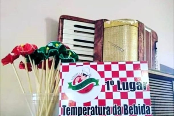 Mais premia&ccedil;&otilde;es espalhadas pelo bar